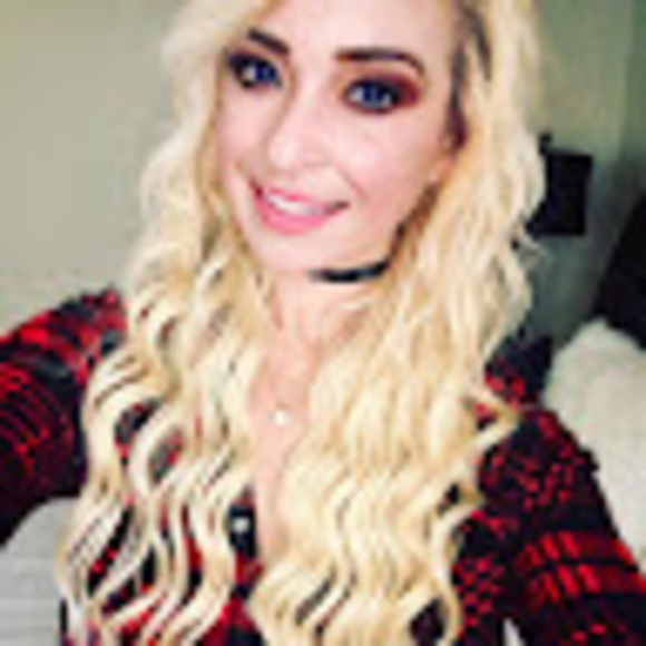 Meet your Posher, Kylie - Picture 1 of 1